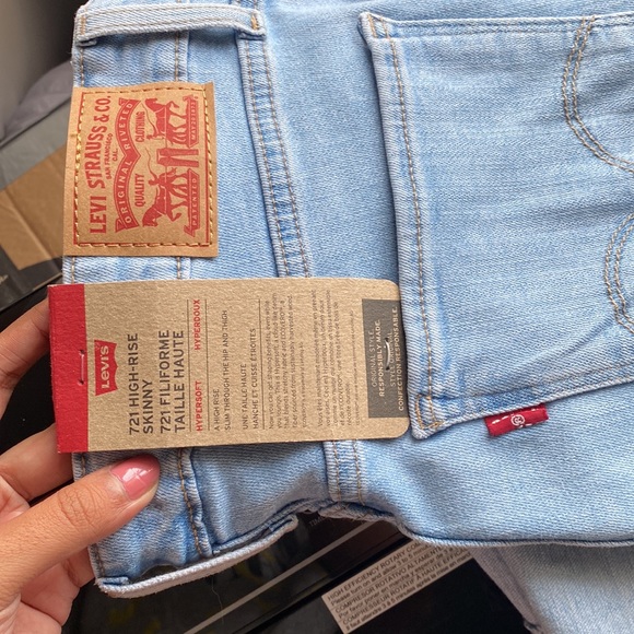 NWT Levi’s 721 Skinny Jeans - Picture 2 of 3